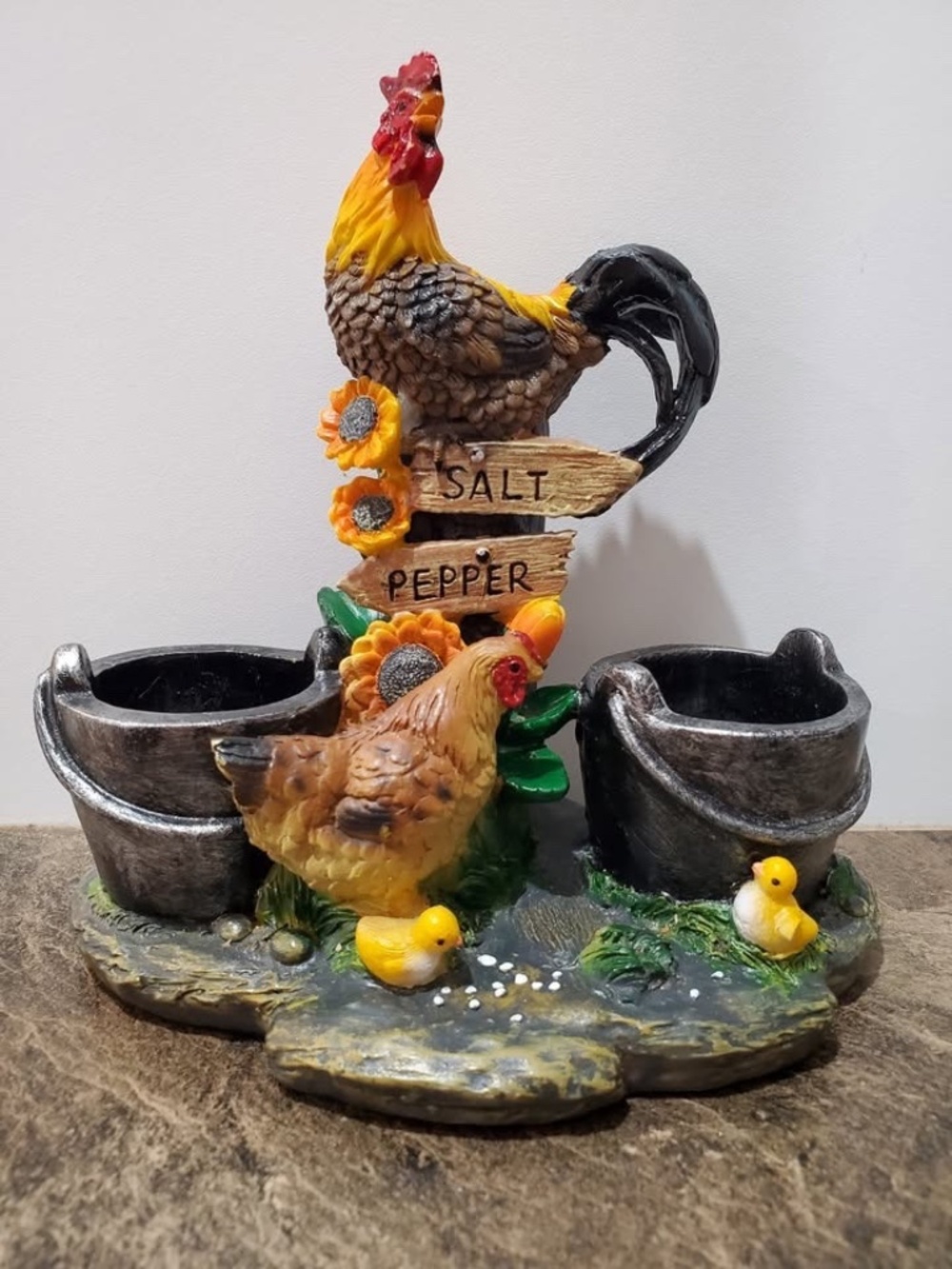 DWK Ceramic Rooster salt & pepper set